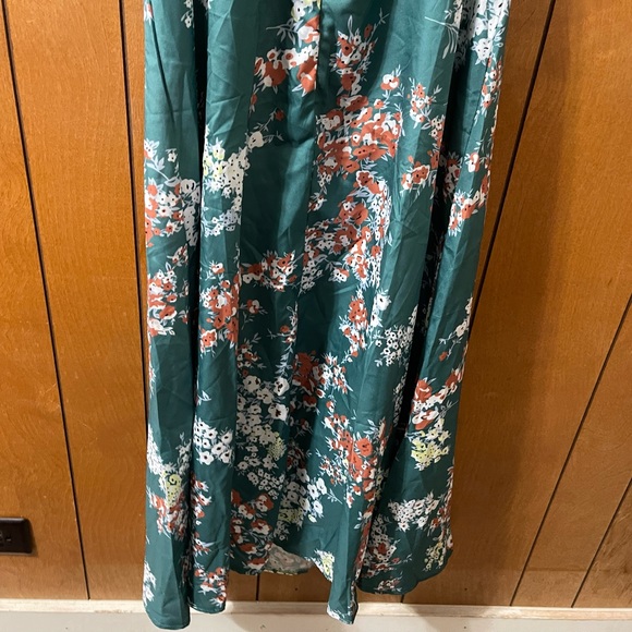 NWOT Tie on Front Flowers Floral Green Slit Midi Dress Size M - Picture 7 of 13